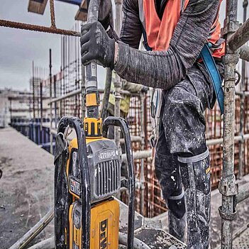Вибратор для бетона аккумуляторный DeWalt POWERSHIFT (DCPS320N) - без аккумулятора и зарядного устройства