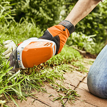 Кущоріз акумуляторний Stihl HSA 26 SET (HA030113521)