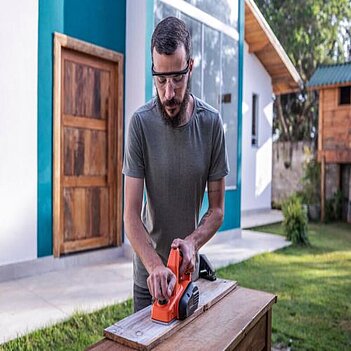 Рубанок електричний Black&Decker (BEW712)
