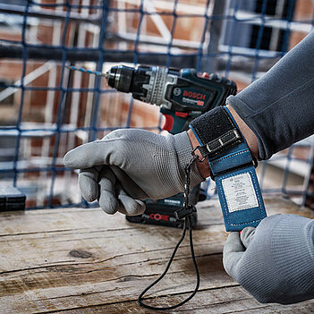 Браслет Bosch PRO со страховочным шнуром (2607990164)