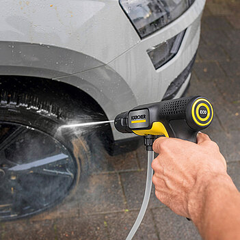 Мийка високого тиску акумуляторна портативна Karcher OC Handheld Compact (1.328-120.0)