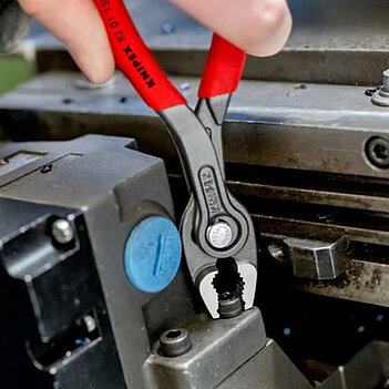 Плоскогубці KNIPEX TwinGrip Cr-V 257 мм (82 02 250)