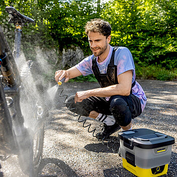 Мийка низького тиску акумуляторна портативна Karcher OC 4 (1.599-350.0)