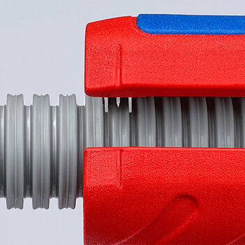 Нож-резак механический для гофротрубы KNIPEX c удалением изоляции (90 22 02 SB)