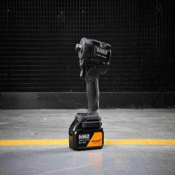 Гайковерт ударный аккумуляторный DeWalt McLaren F1 Team (DCF92MP2T)
