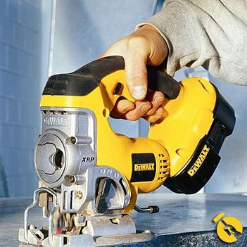 Лобзик аккумуляторный DeWalt (DC330KB)