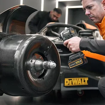 Набор инструментов аккумуляторных DeWalt McLaren F1 TEAM LIMITED EDITION (DCK200MM2T)