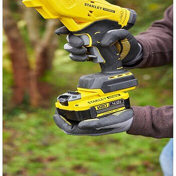 Аккумуляторная цепная пила Stanley FatMax + секатор (SFMCCS630M1+ SFMCPP32M1)