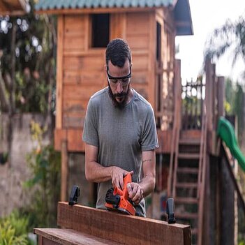 Рубанок електричний Black&Decker (BEW712)