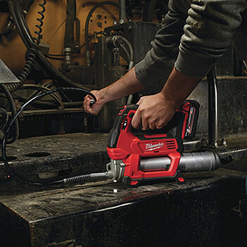 Шприц змащувальний акумуляторний Milwaukee M18 GG-0 400 мл (4933440493) - без акумулятора та зарядного пристрою