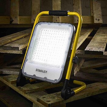 Прожектор світлодіодний Stanley 5,0 В (SXLS37177E)