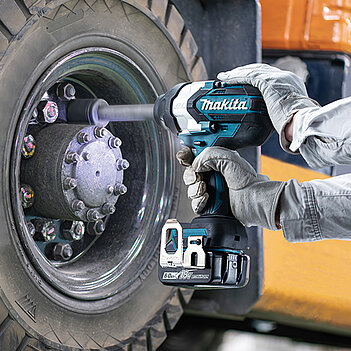 Гайковерт ударний акумуляторний Makita Makita LXT (DTW1005Z) - без акумулятора та зарядного пристрою