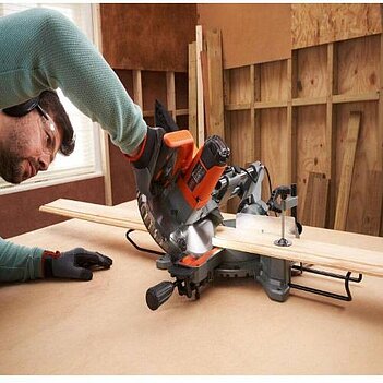 Пила торцовочная Black&Decker (BES701)