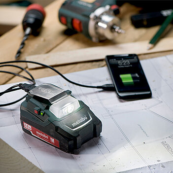 Аккумуляторный адаптер питания Metabo PA 14,4/18,0 В LED-USB (600288000) - без аккумуляторного блока, без зарядного устройства