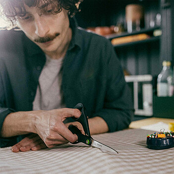 Ножиці господарські Fiskars Functional Form ReNew (1074547)