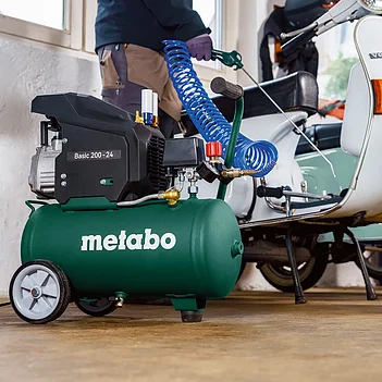 Компрессор масляный Metabo Basic 200-24 (601522000)