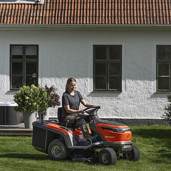 Трактор садовый аккумуляторный Husqvarna TC 100i (9707450-01)