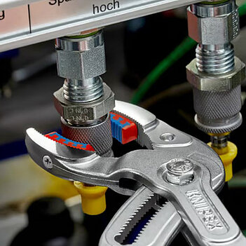 Кліщі переставні KNIPEX Cr-V 250 мм з кнопковим фіксатором (81 13 250)