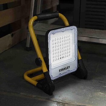Прожектор світлодіодний Stanley 5,0 В (SXLS37177E)