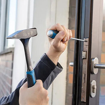 Набор инструмента диэлектрического Bosch 37 шт. (1600A02NG4)