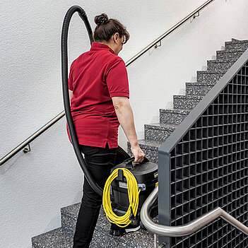 Пылосос Karcher Go!FurtherT 11/1 Classic Adv Re!Plast + фильтр-мешки 10 шт. (1.527-222.0)