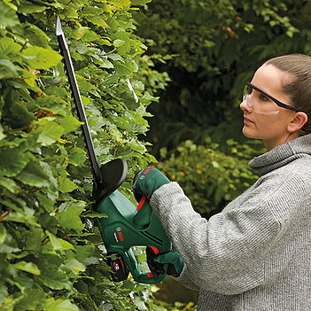 Кусторез аккумуляторный Bosch EasyHedgeCut 18-52-13 (0600849M00) – без аккумулятора и зарядного устройства