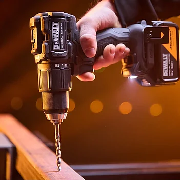 Аккумуляторная ударная дрель-шуруповерт DeWalt SPECIAL EDITION (DCD86MP1T)
