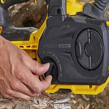 Аккумуляторная цепная пила Stanley FatMax + секатор (SFMCCS630M1+ SFMCPP32M1)