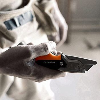 Нож для отделочных работ Fiskars Pro CarbonMax 182мм (1027222)