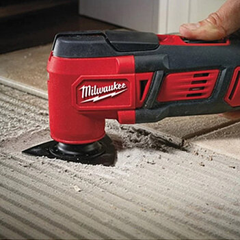 Багатофункціональний інструмент акумуляторний Milwaukee M18 BMT-421C (4933446210)