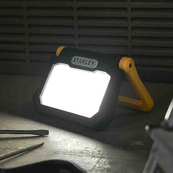 Прожектор светодиодный Stanley 5,0 В (SXLS50118E)