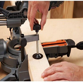 Пила торцовочная Black&Decker (BES701)