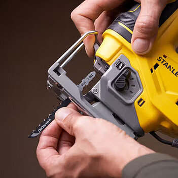 Лобзик акумуляторний Stanley (SFMCS650B) - без акумулятора та зарядного пристрою
