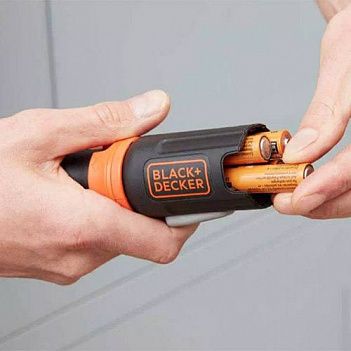 Аккумуляторная отвертка-шуруповерт Black&Decker (BCF601C)
