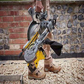 Пила торцовочная аккумуляторная Stanley FATMAX (SFMCS701M1)