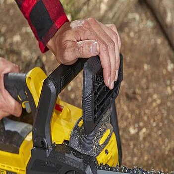 Аккумуляторная цепная пила Stanley FatMax + секатор (SFMCCS630M1+ SFMCPP32M1)