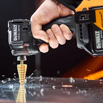 Набор инструментов аккумуляторных DeWalt McLaren F1 TEAM LIMITED EDITION (DCK2222MM2T)