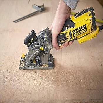 Пила дисковая Stanley (FME380K)
