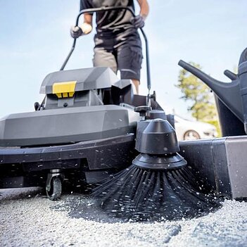 Подметальная машина Karcher KM 70/20 C (1.517-130.0)