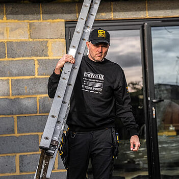 Свитшот DeWalt 100 Year Logo размер M (DWC237-001-M)