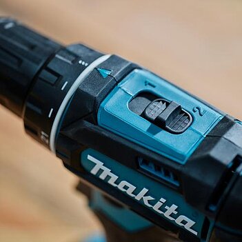 Аккумуляторная дрель-шуруповерт Makita (DDF482RFE)